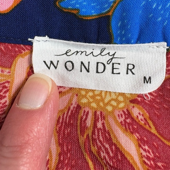 Emily Wonder Floral V-Neck MISSING Left Roll Tab Button SzM - Picture 5 of 12